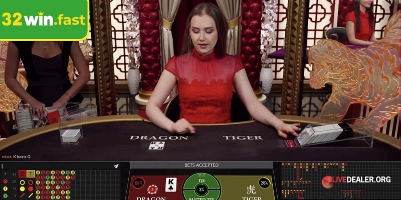 Game Dragon Tiger 32WIN chia bài trực tiếp